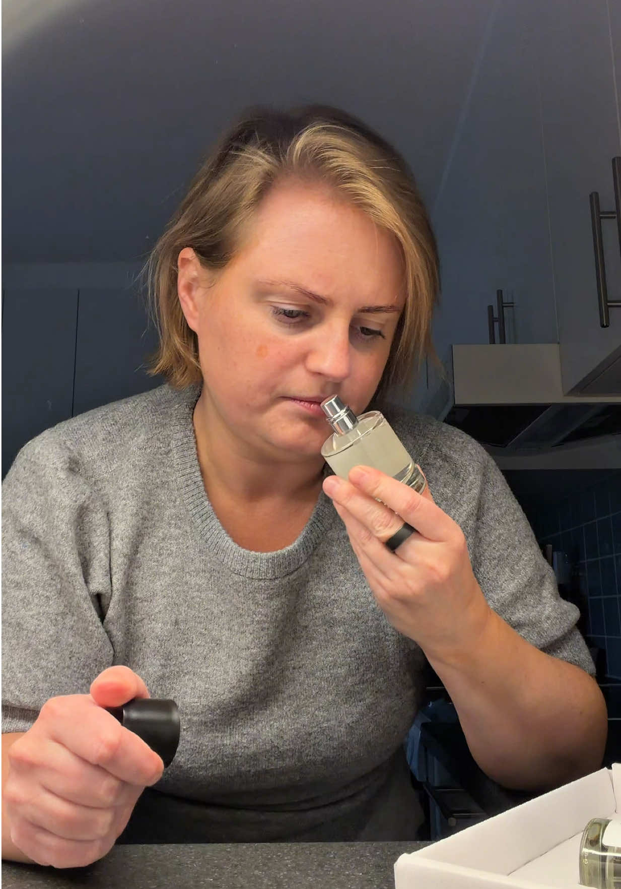 TikTok post by @anderssoncharlotte for ESSNCE. Caption reads: PR/reklam @ESSNCE Tusen tack 🤎🍂.