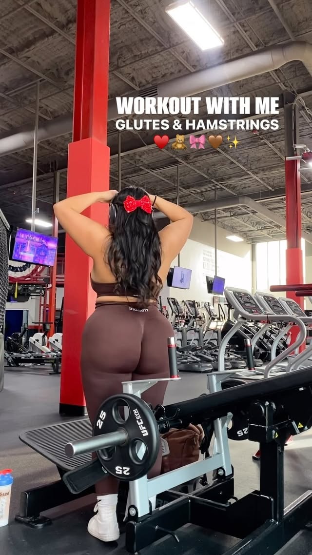 Instagram post by @diandramejia for Diosa Fit. Caption reads: [...] ♥️🎀 posting workout details soon! set....