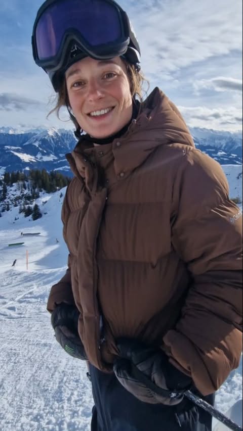 Instagram post by @sarahhoefflin for Zalando. Caption reads: [...] an outfit I really like, avail on @zalando

....