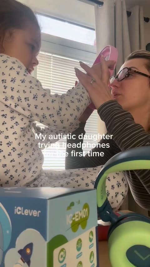 Instagram post by @samninawolf for iCleverKids. Caption reads: [...] Her reaction was everything thank you....