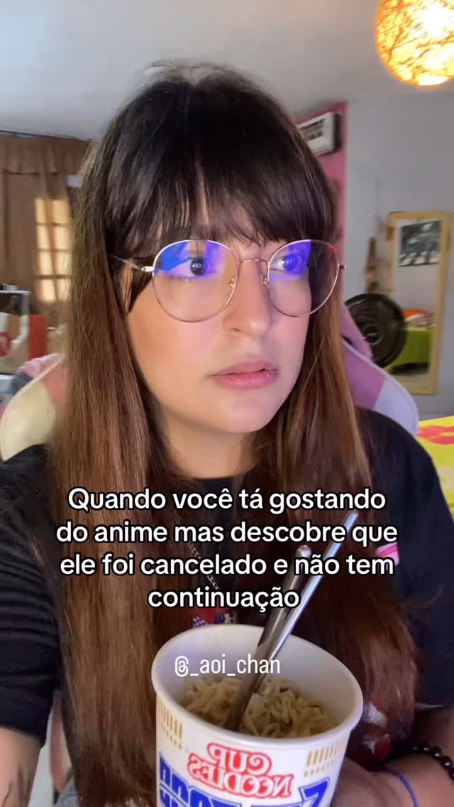Instagram post by @_aoi_chan for Cup Noodles Brasil. Caption reads: Dói demais oh, isso te lembrou qual anime? 

Você....