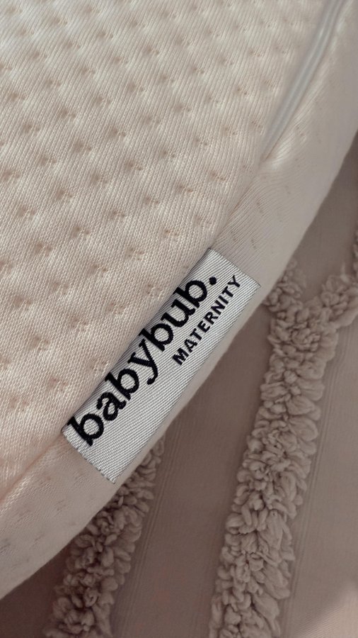 Instagram post by @that_derbyshire_mum for babybub. Caption reads: [...] to get comfortable at night? The @babybub....
