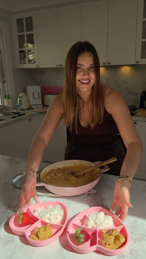 Instagram post by @reneeemay for Marley Spoon. Caption reads: [...] have to survive this busy season and....
