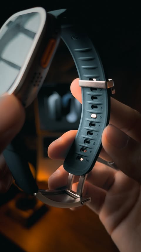 Instagram post by @harrisonniap for ESR. Caption reads: [...] trying out the Equinox watch band from....