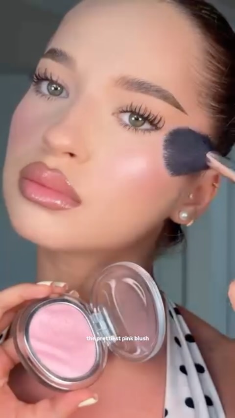 Instagram post by @teodoraelena.makeup for JOOCYEE. Caption reads: Obsessed with this dreamy glow 💕 The....