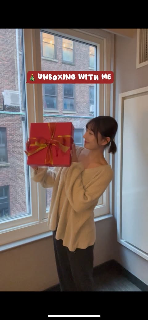 Instagram post by @irisyeung_ for UNIQLO. Caption reads: [...]....