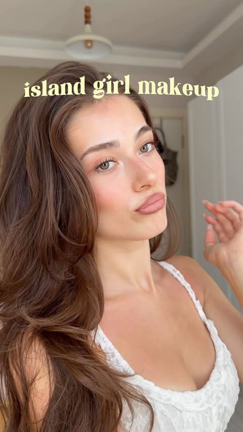 Instagram post by @_sudekasap for Maybelline New York Türkiye. Caption reads: Beğendik mii🐚🤍 • • • #makeup #islandgirl....
