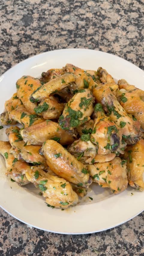 Instagram post by @samanthabauchmann for Knorr US. Caption reads: SPICY CILANTRO WINGS with @knorr 🍋‍🟩🍗🌶️....