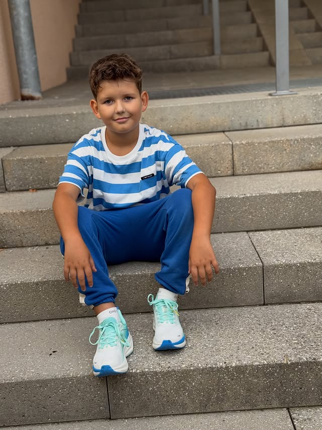 Instagram post by @ervini.style for Onemix. Caption reads: AD/ Shoes @onemixrunning Step into comfort and....
