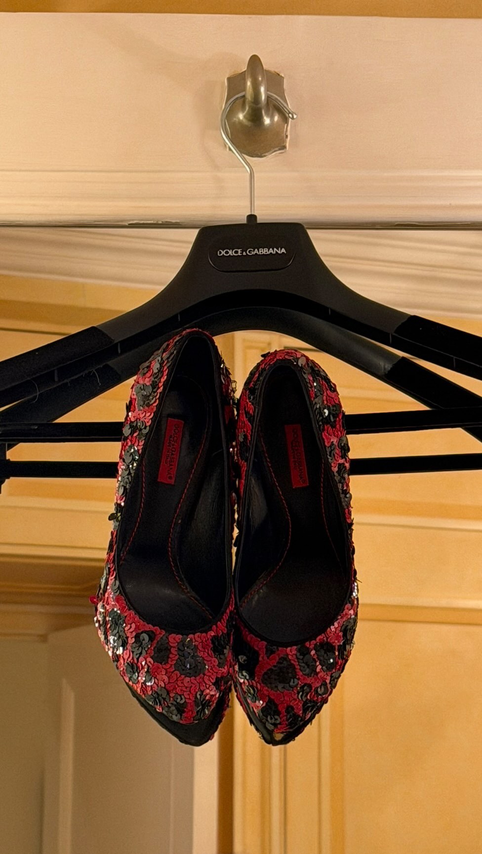 Instagram post by @isabella_fonte for Dolce&Gabbana. Caption reads: D&G New York look !! Just wait for the coat🤍....