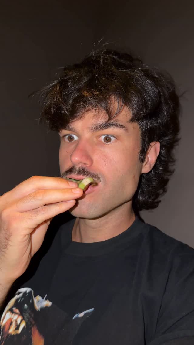 Instagram post by @peldanyos for Oatly. Caption reads: publi ⭐️ Oukan x @oatly 🌱 en Berlín 🇩🇪.