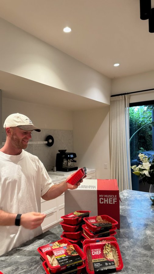 Instagram post by @tommitchell6 for My Muscle Chef. Caption reads: [...] that keep up. That’s why I rely on....