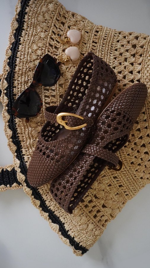 Instagram post by @stylesprinter for Larroudé. Caption reads: [...] grounded in style. Step into style with....