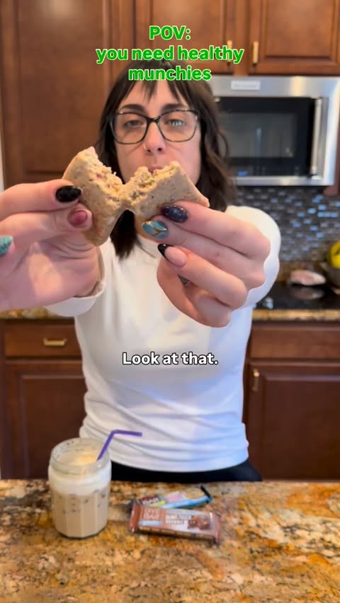 Instagram post by @thatgardenmomma for Dive Bar Nutrition. Caption reads: Tried and true, @divebarnutrition bars never fail....