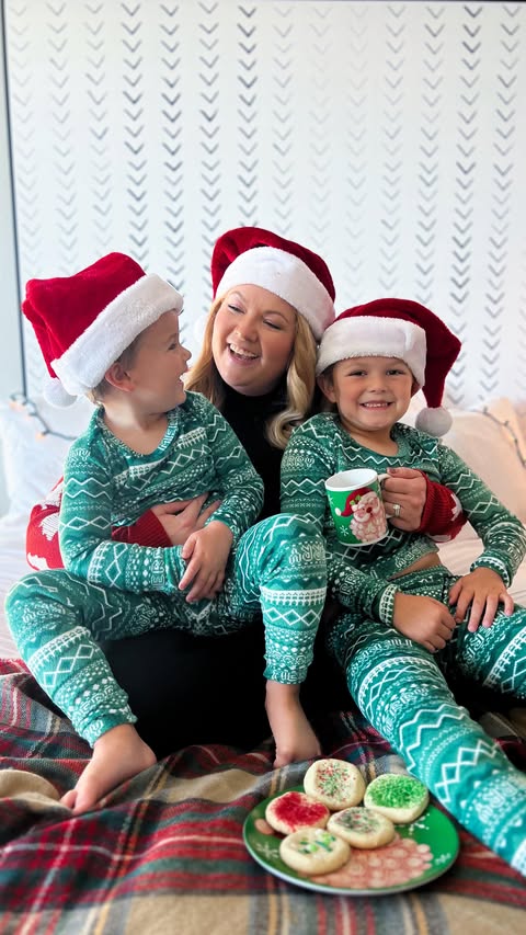 Instagram post by @be_there_in_a_prosecco for Kalahari Resorts. Caption reads: [...] holi-dazed this holiday season at....