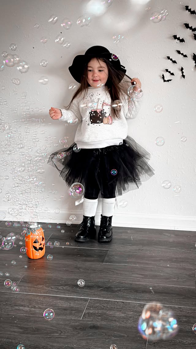 Instagram post by @raising_heltons for Move2Play. Caption reads: [...] decor with this amazing bubble machine....