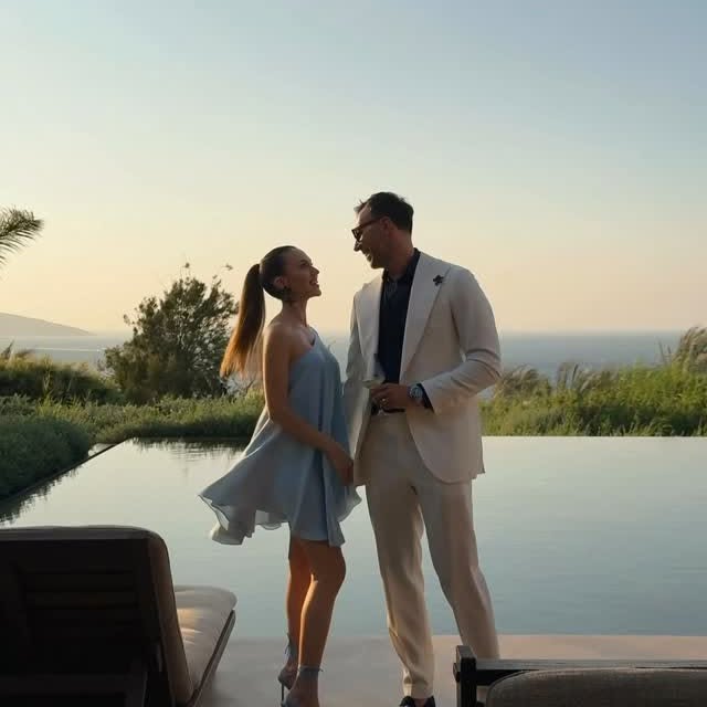 Instagram post by @duyguozaslan for FERRAGAMO. Caption reads: wedding shenanigans 🦋🦋
elbise: @leistudiofficial....