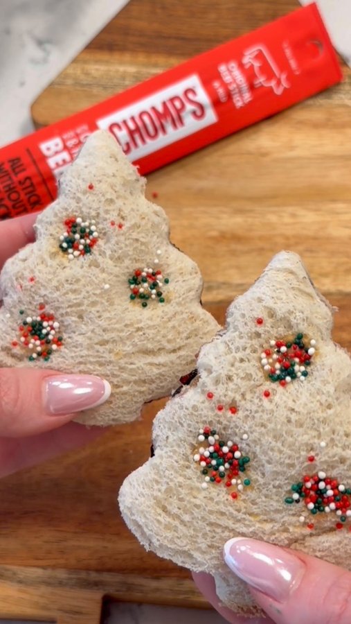 Instagram post by @kate_cleanhome for Chomps. Caption reads: Pack a Holiday themed lunch box with me!🎄🥪💖....