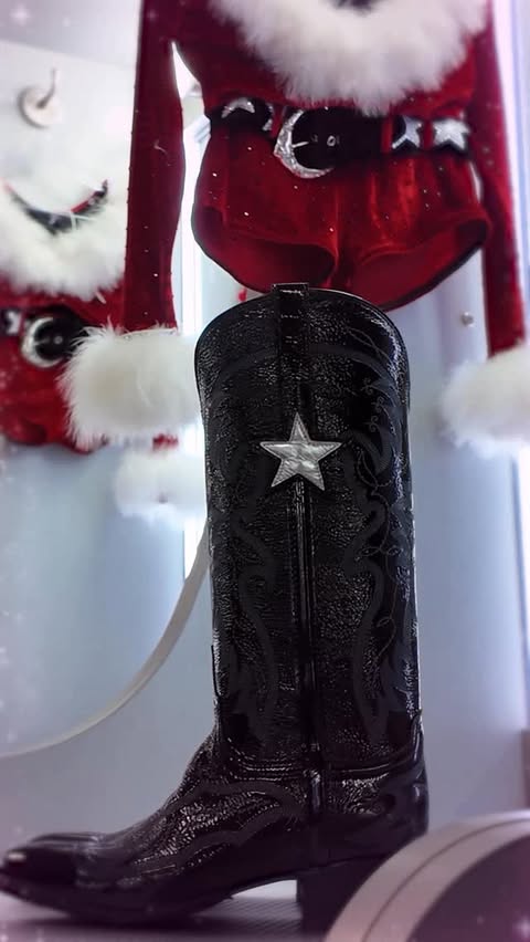 Instagram post by @kellifinglass for Lucchese. Caption reads: [...] Gina boots 👀🖤⭐️

#DCCheerleaders |....