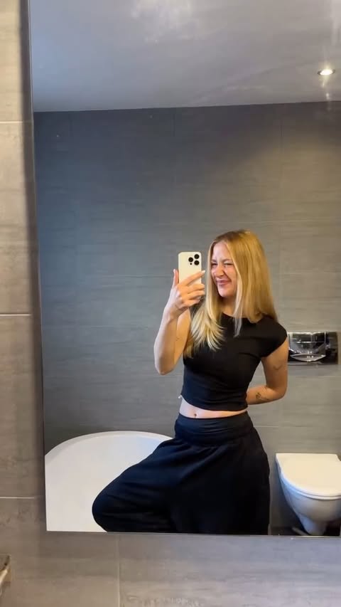 Instagram post by @katharina.spielmann for BIOTHERM. Caption reads: [...] no body movement without my favourite....