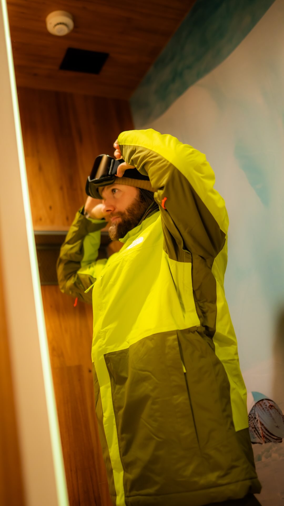 Instagram post by @eric_patat for The North Face France. Caption reads: Quer planejar a mala perfeita para uma viagem de....