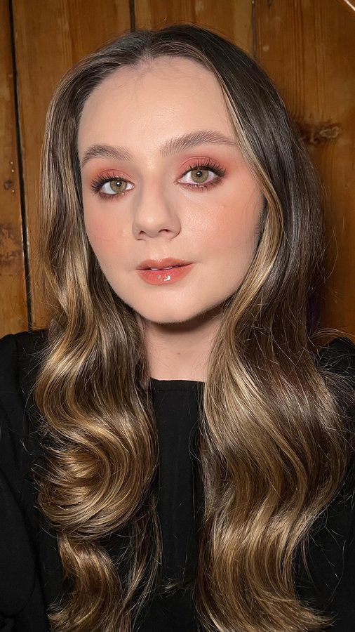 Instagram post by @jazcrush.artistry for Arooba Beauty. Caption reads: [...] creating this smokey look using the....