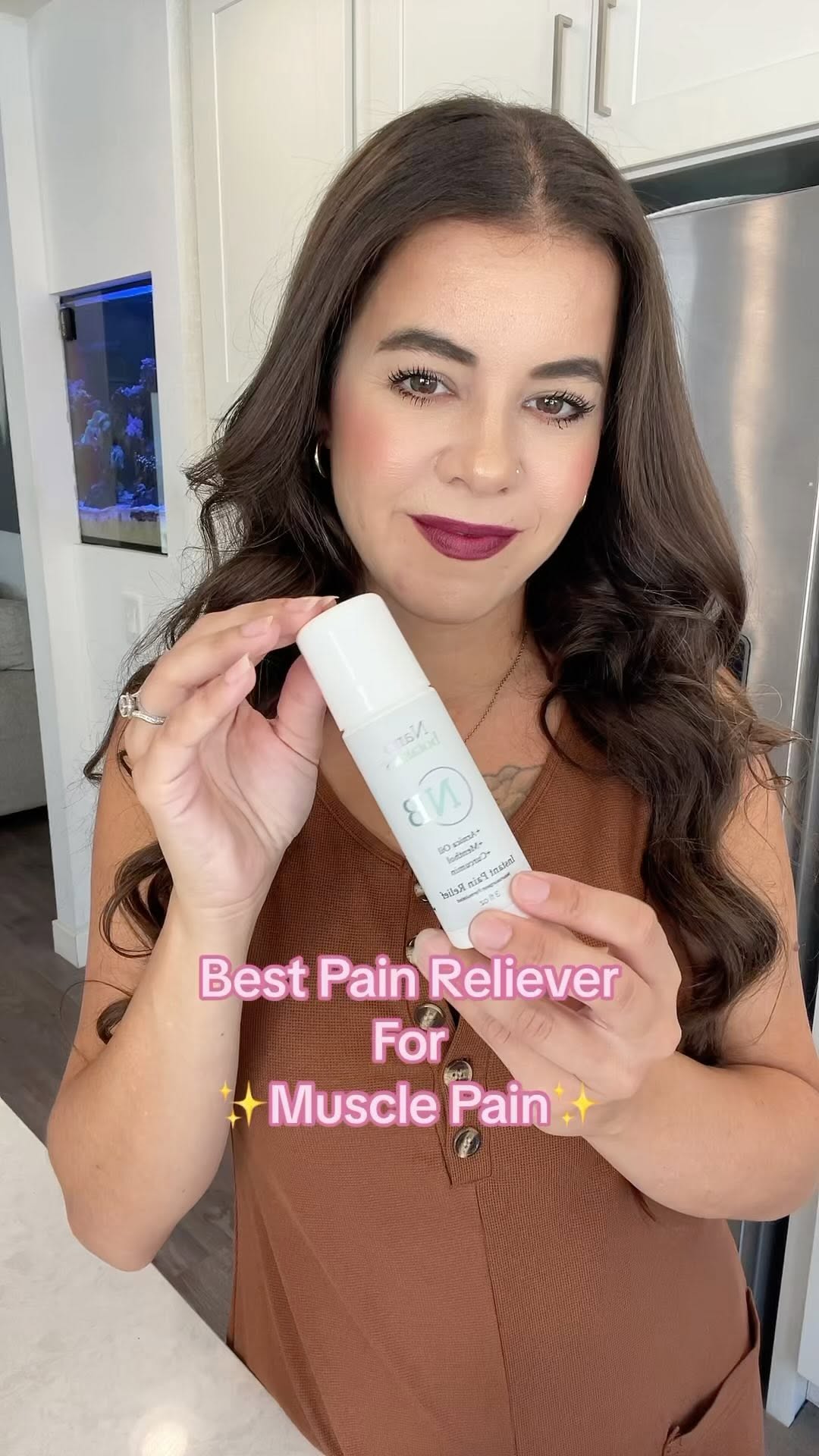 Instagram post by @ambernicolefashion for apogeeagency. Caption reads: I recently found the best thing for muscle pain!....