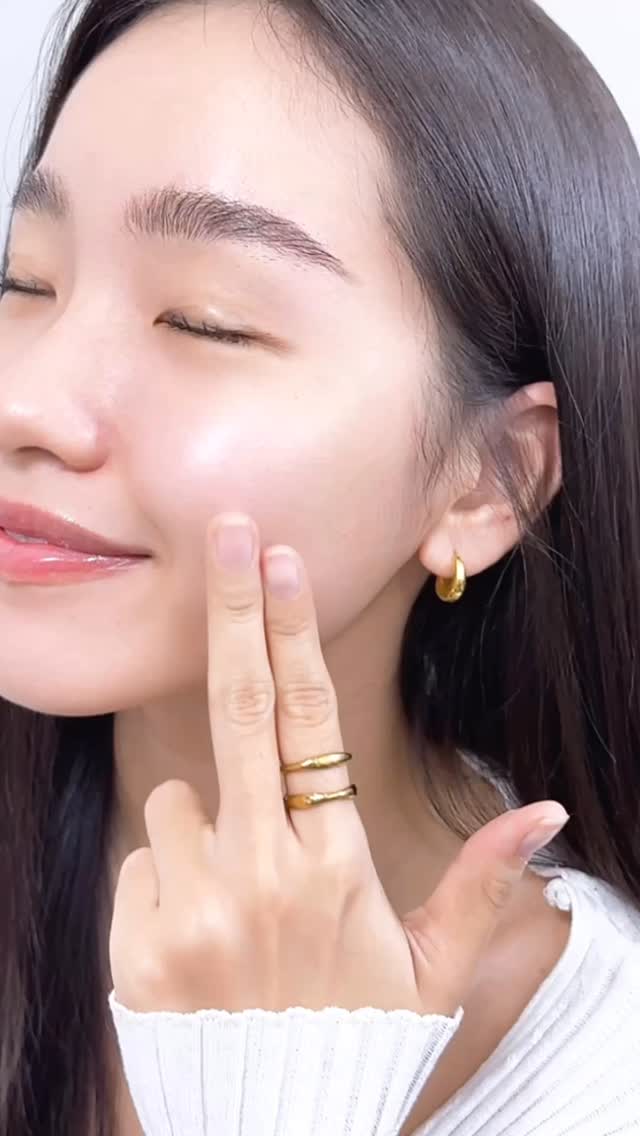 Instagram post by @febbyindraa for Skintific. Caption reads: [...] pernah ku coba 🍊✨🫶🏻🫧 @skintificid....