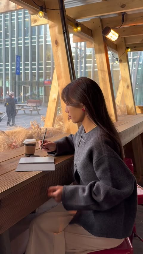 Instagram post by @marthahwin for reMarkable. Caption reads: [...] the final stretch of the year with....