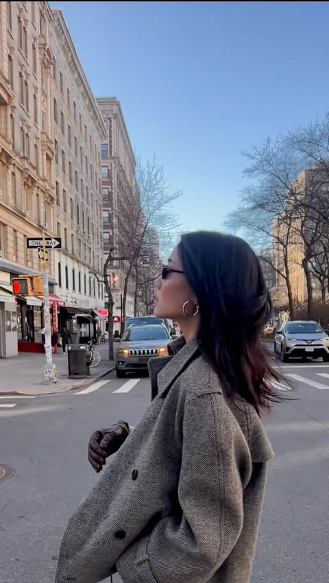 Instagram post by @vivianyrl for Eva NYC. Caption reads: [...] start the new week with a clean slate....