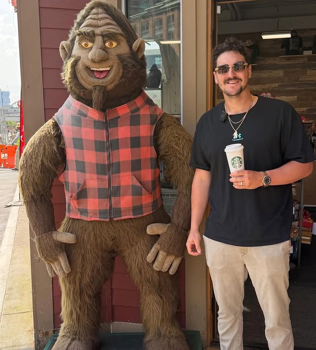 Instagram post by @pasquantino for Starbucks. Caption reads: [...] and of course had to get #BeanedUp at....