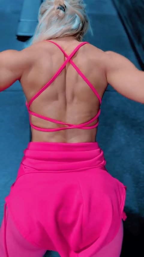 Instagram post by @lia.nattypro for Prozis. Caption reads: Upper body workout 💪 Outfit and fuel by @Prozis....