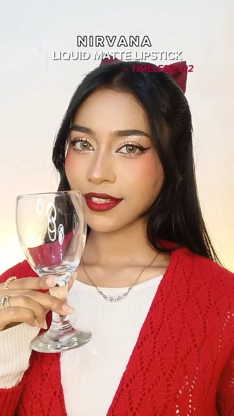Instagram post by @farahsmakeover for OLENS official (EN). Caption reads: Ready for date night? 💋 Lipstick :....