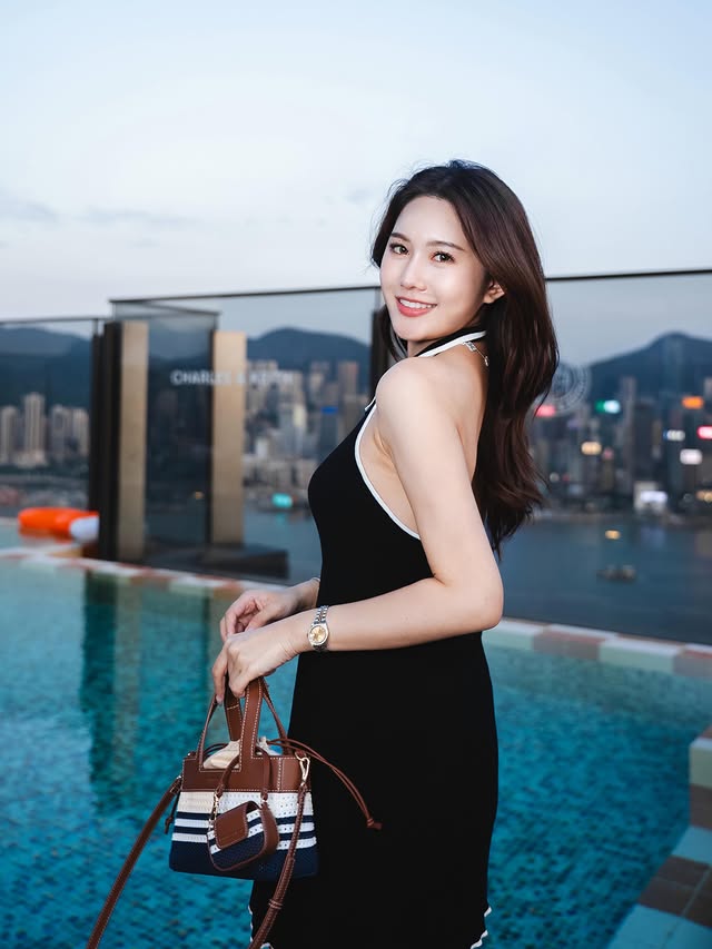 Instagram post by @sonialeung for CHARLES & KEITH. Caption reads: With @charleskeithofficial #imwithcharleskeith....