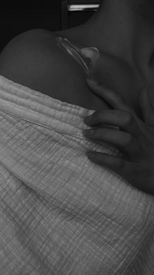 Instagram post by @gemdimond for Frank Body. Caption reads: Please trust that I smell better and feel smoother....