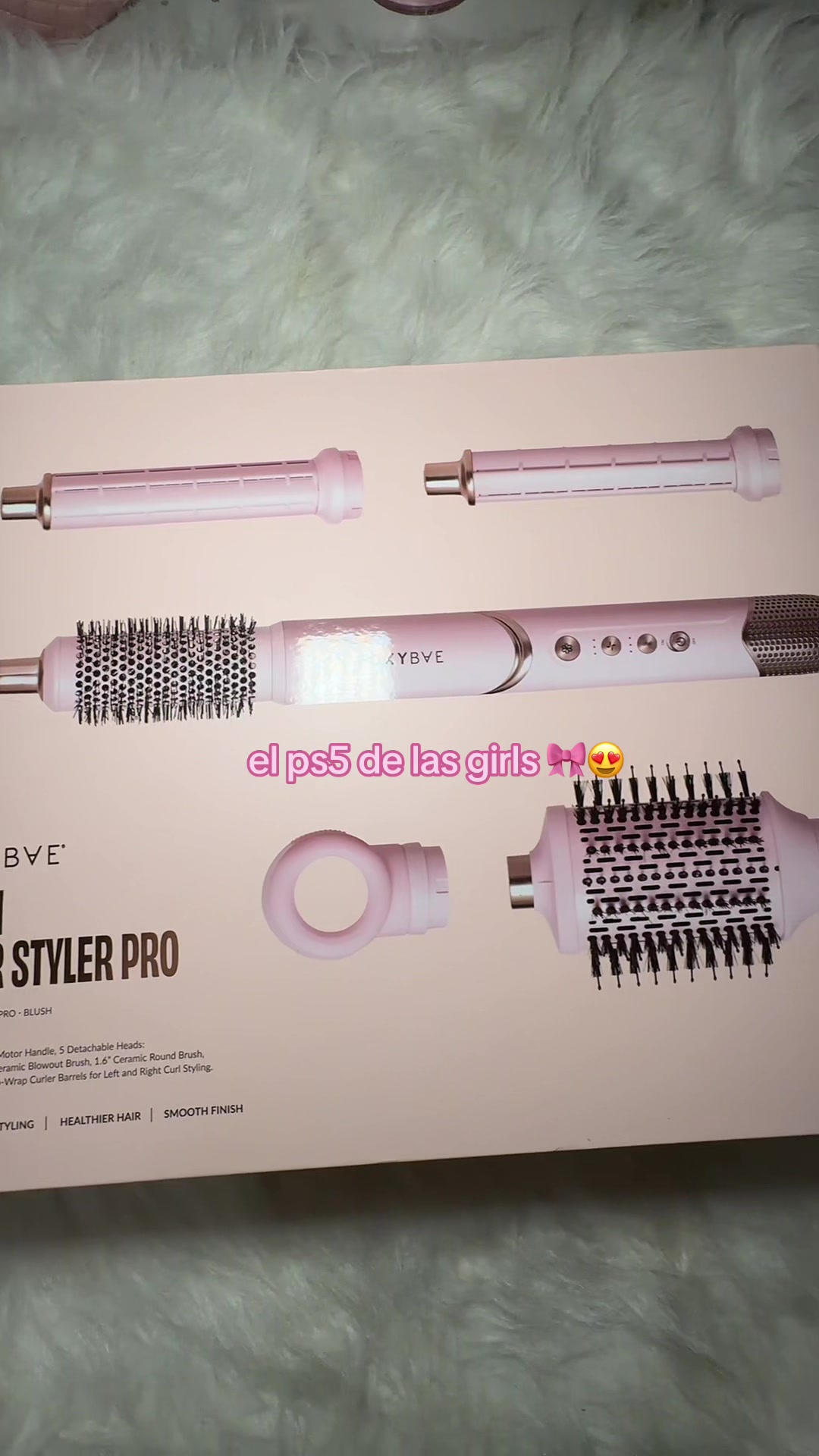 TikTok post by @cristtaallll for FoxyBae Hair. Caption reads: [...] Sale 💗 the perfect gift for her 💝 @FoxyBae....