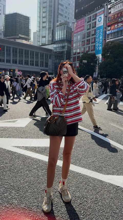 Instagram post by @beachykj for Viator. Caption reads: [...] from Sydney, to Amsterdam with @Viator this....