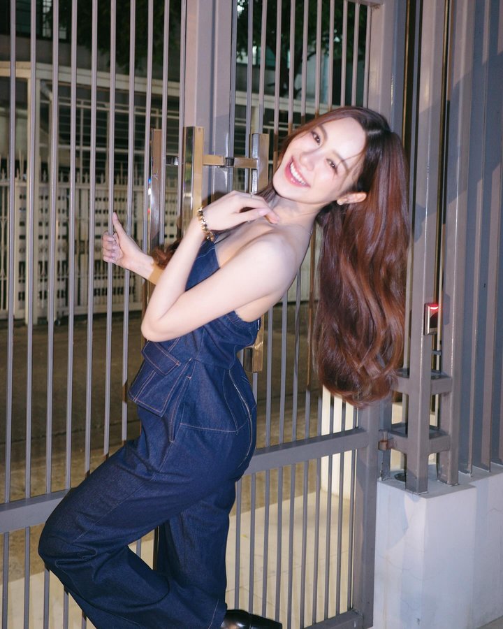 Instagram post by @punpreedee for Pomelo Fashion. Caption reads: Sending love and good energy to everyone this Thai....