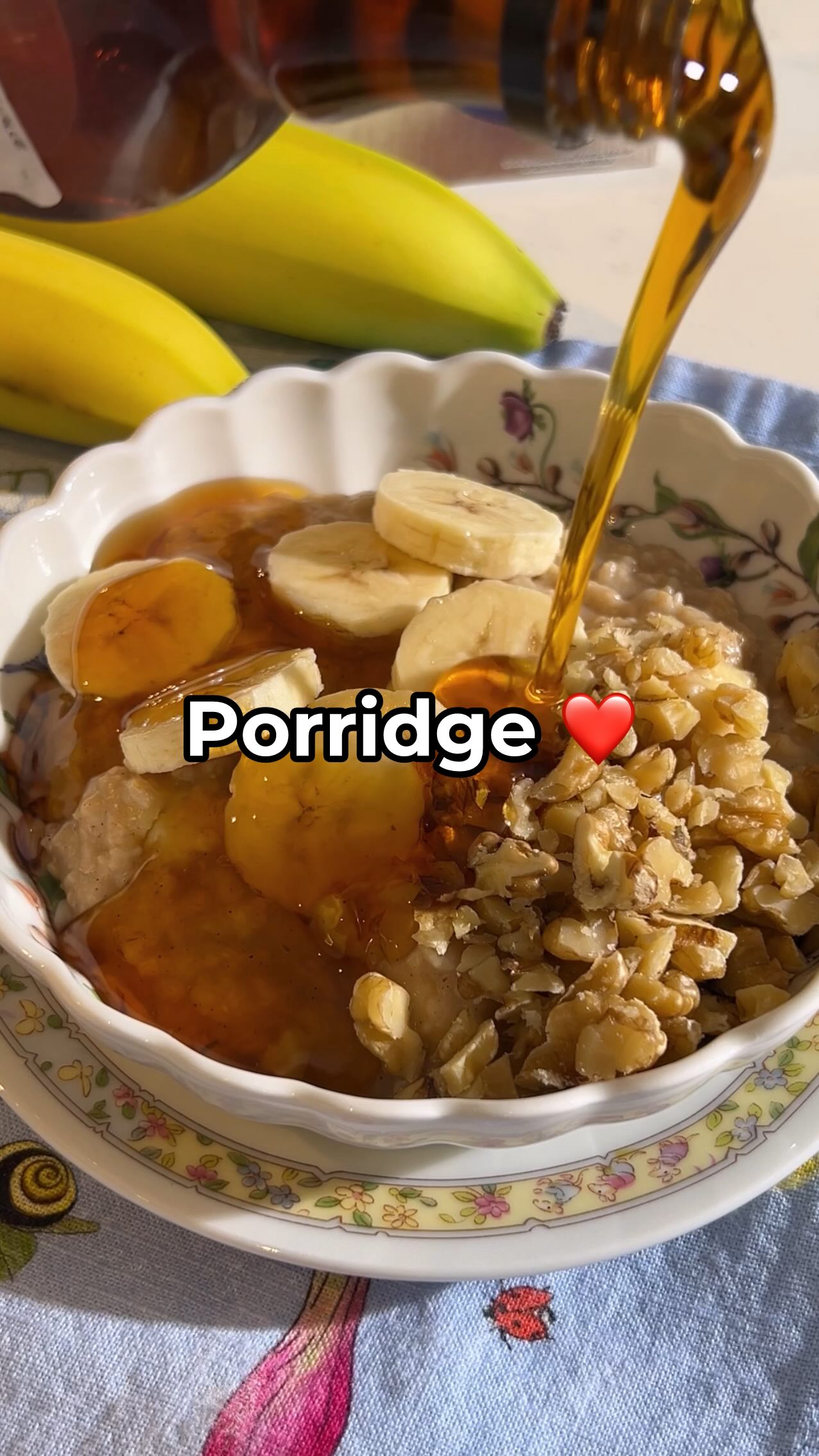 Instagram post by @caroroccos for Quaker. Caption reads: Avena calentita o porridge❤️
Me fascina la avena....