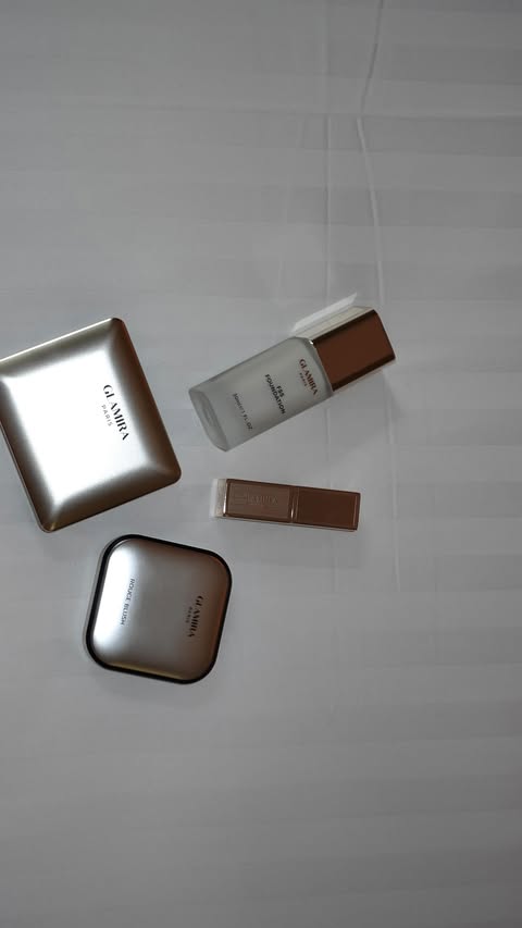 Instagram post by @sarah.cz9 for GLAMIRA. Caption reads: Feeling glam with @glamira 🤍

#glamira #collab....