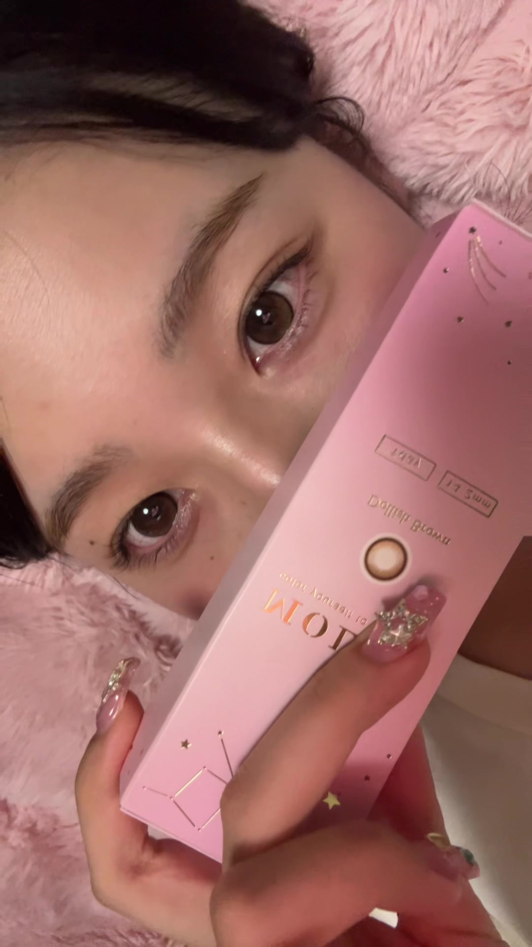 TikTok post by @ll68me for リリーアンナ. Caption reads: 細フチ×ブラウン×水光😮‍💨天才でしかないこちら私は4箱目です...💖💖....