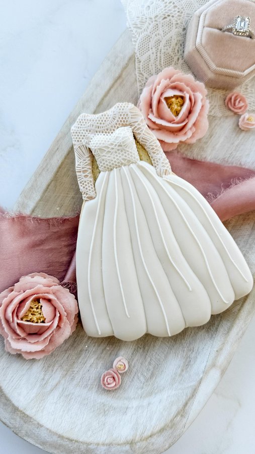 Instagram post by @jannicascookies for Country Living. Caption reads: 🐻BEAR LAKE RETREAT - 2 SPOTS LEFT🐻Elevate Your....