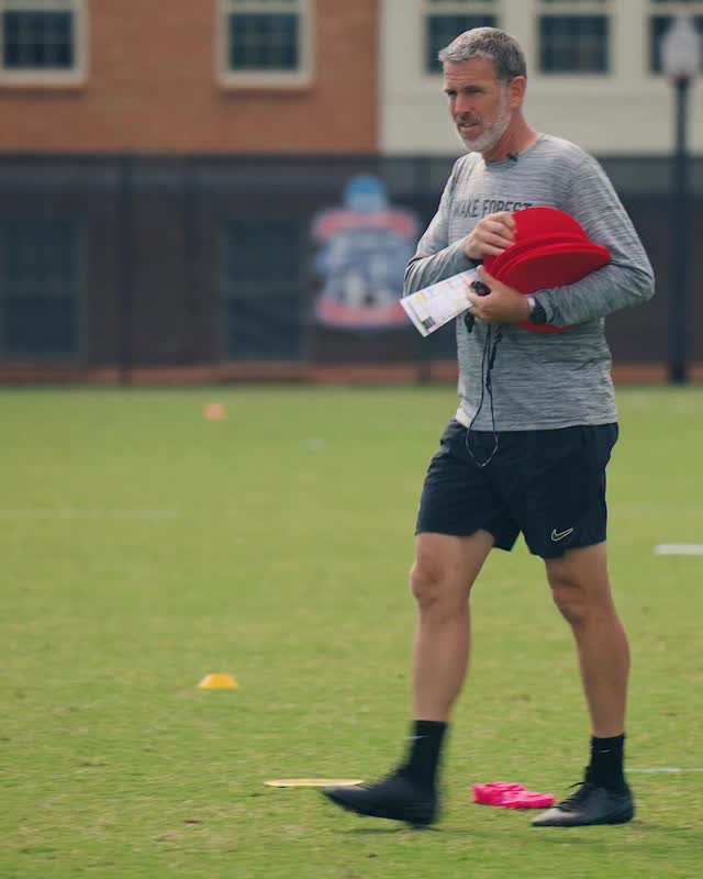 Instagram post by @bmuuss for Truist. Caption reads: [...] @bmuuss 🎩

🎙️ Mic’d Up Powered By @truist.