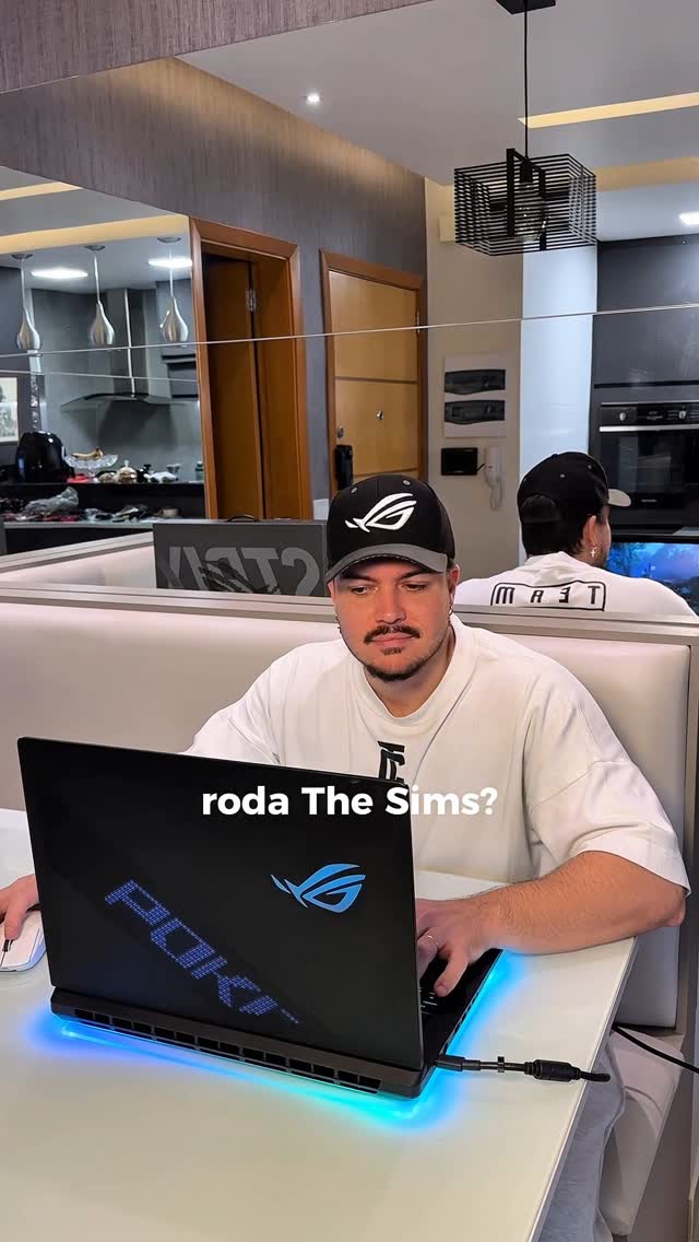 Instagram post by @viniciuspokiz for ASUS. Caption reads: Não amor, é só um ASUS ROG Strix Scar 18, esse....