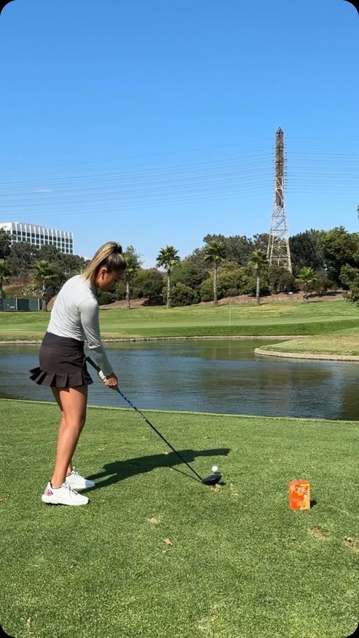 Instagram post by @tishaalyn for ONE Brands. Caption reads: [...] bars using only a ONE wood.....