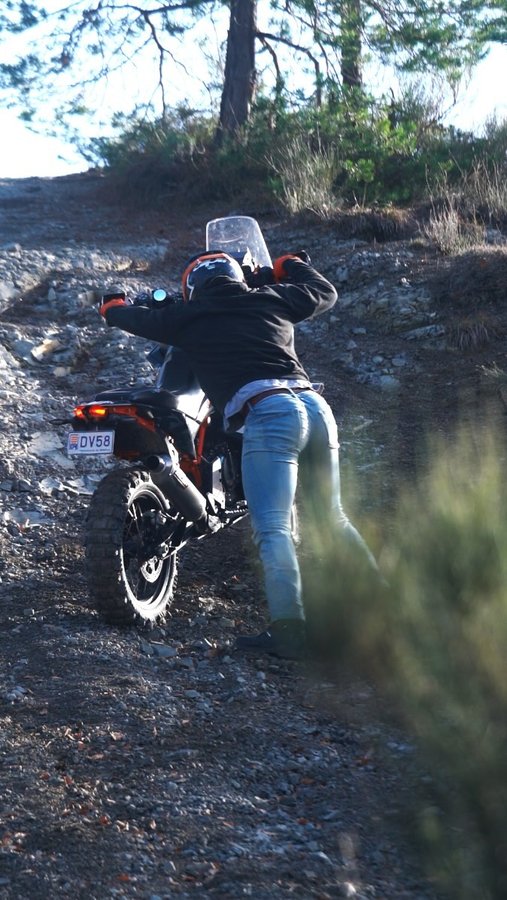 Instagram post by @mr.rallybike for Rabaconda. Caption reads: [...] #tutorialking #ktmofficial #mitasmoto....