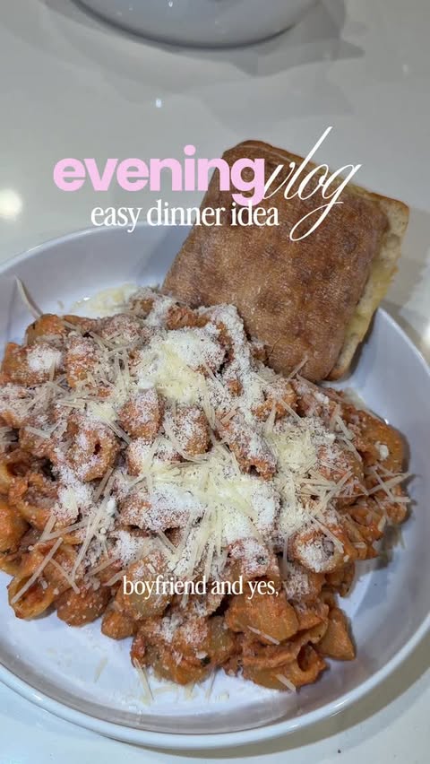 Instagram post by @alexvmalek for Hungryroot. Caption reads: Keeping weeknight dinners easy with @hungryroot 🍝....