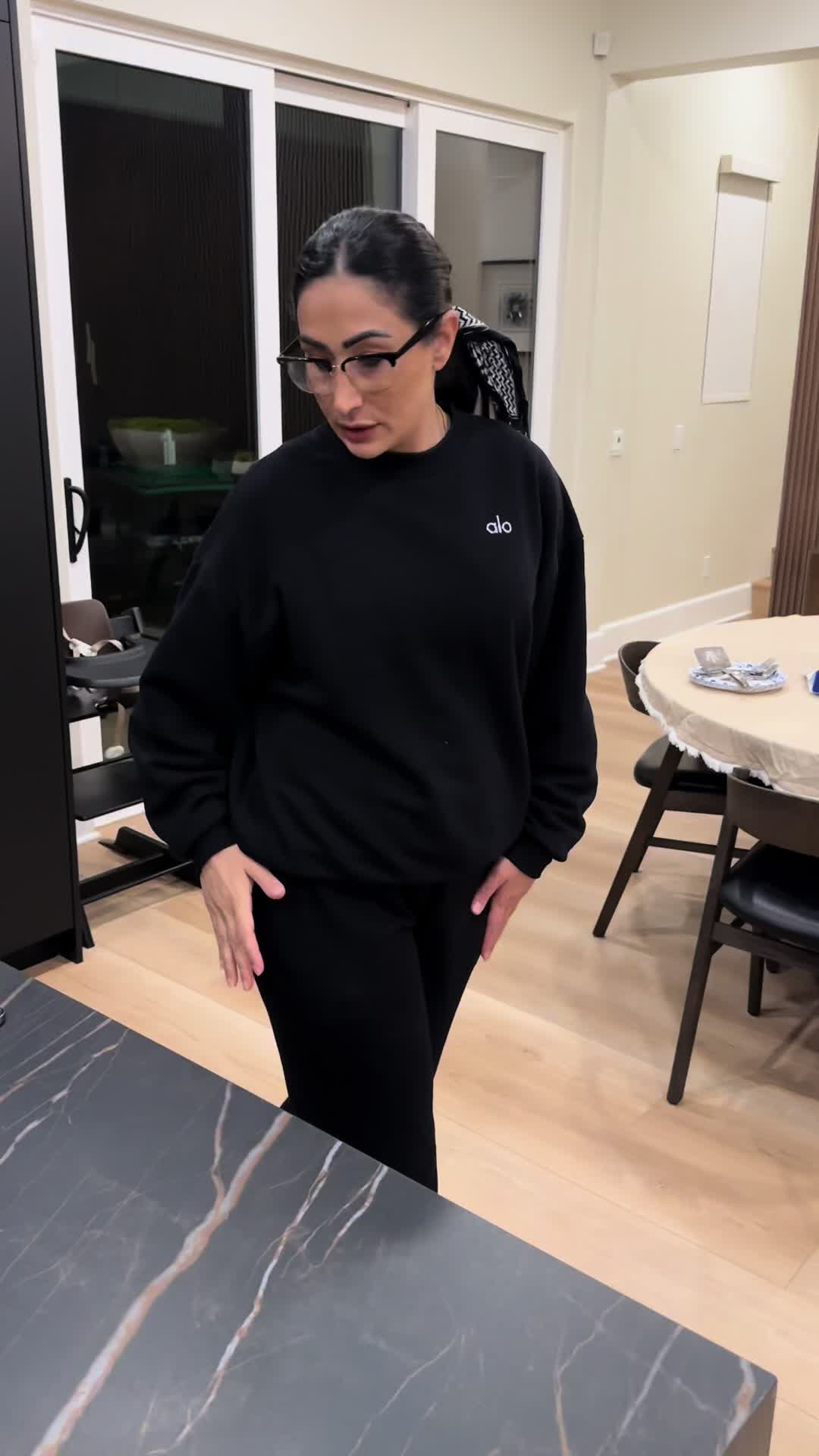 TikTok post by @lindafurrha1 for ESR. Caption reads: Never losing my cards again 💅 #esrgear....