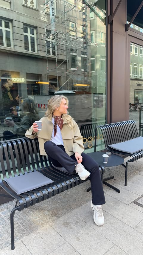 Instagram post by @annischolz for Oysho. Caption reads: [...] gym to coffee date really quick with @oysho....