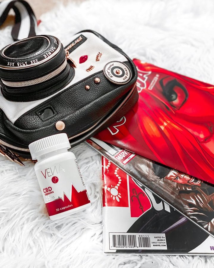 Instagram post by @elisa_eve for Vena CBD. Caption reads: Life can be much more stressful than instagram....